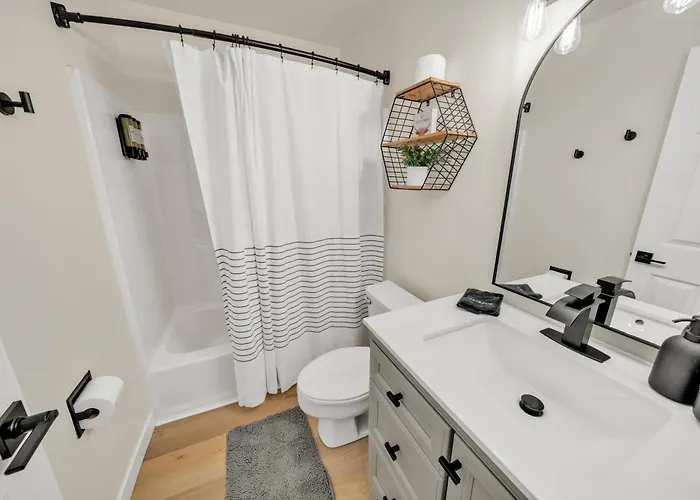 Apartment Escape- Pool, Spa, Hike, Dine, Relax
