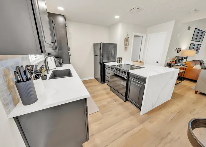 Escape- Pool, Spa, Hike, Dine, Relax Apartment