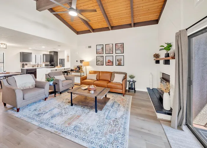 Escape- Pool, Spa, Hike, Dine, Relax Apartment