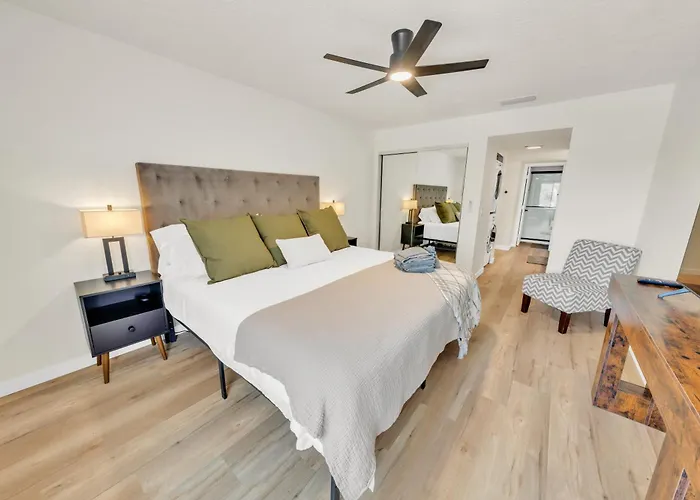Escape- Pool, Spa, Hike, Dine, Relax Apartment *