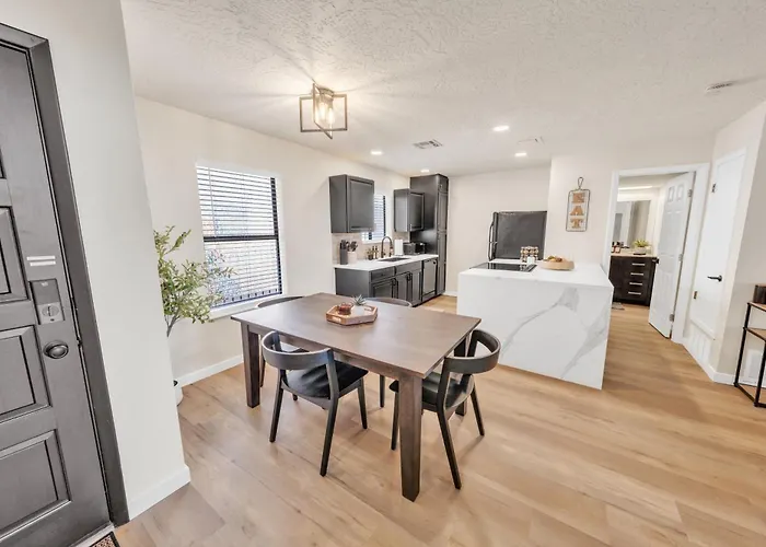 Apartment Escape- Pool, Spa, Hike, Dine, Relax Sedona